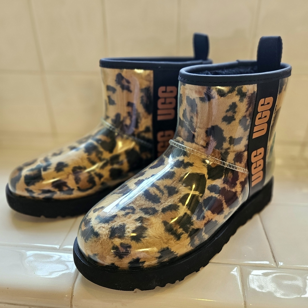 UGG Classic Mini Panther sold out Size 7